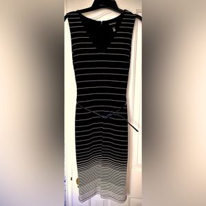 Sleek Black & White cocktail dress with belt. Size 4